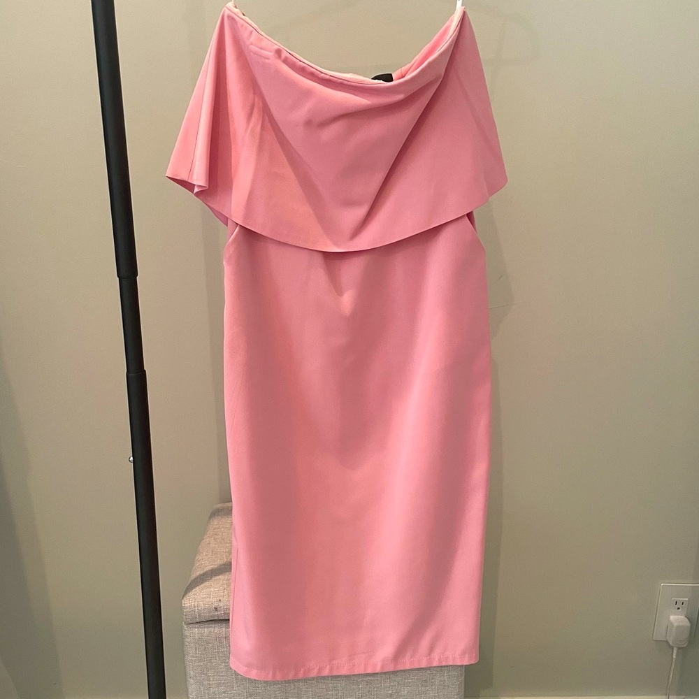 Lulu’s Strapless pink midi dress with pockets! Size XS